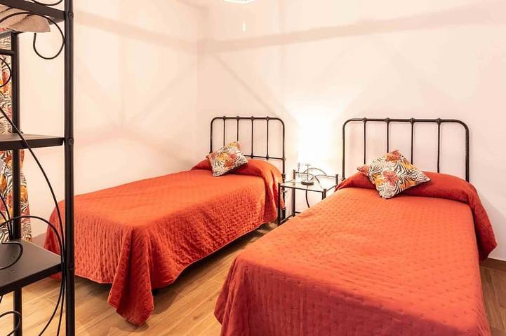 Rustic house with fireplace and wifi in Nigüelas, Cordillera Penibética