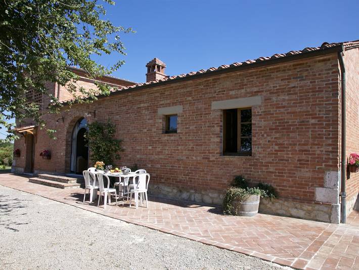 Vacation rental for 6 people, with pool and garden in Tuscany