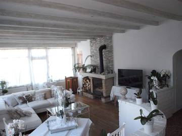 Gîte pour 7 personnes, avec terrasse ainsi que jacuzzi et jardin à Pontailler-sur-Saône