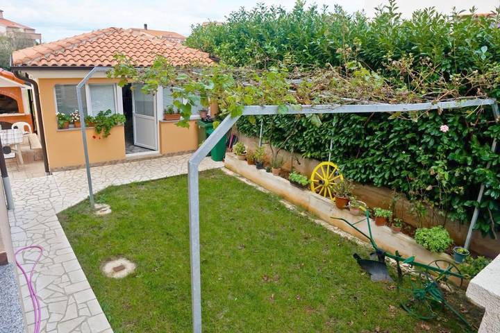 Maison d’hôte pour 6 personnes, avec jardin et vue, adapté aux familles à Pula - 2