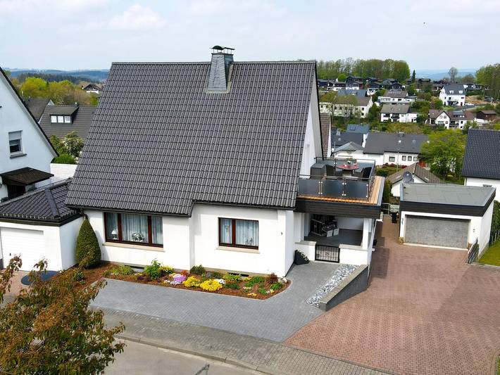Geheel appartement, Appartement 'Dorfblick' met privéterras en Wi-Fi in Kreis Olpe, Biggesee
