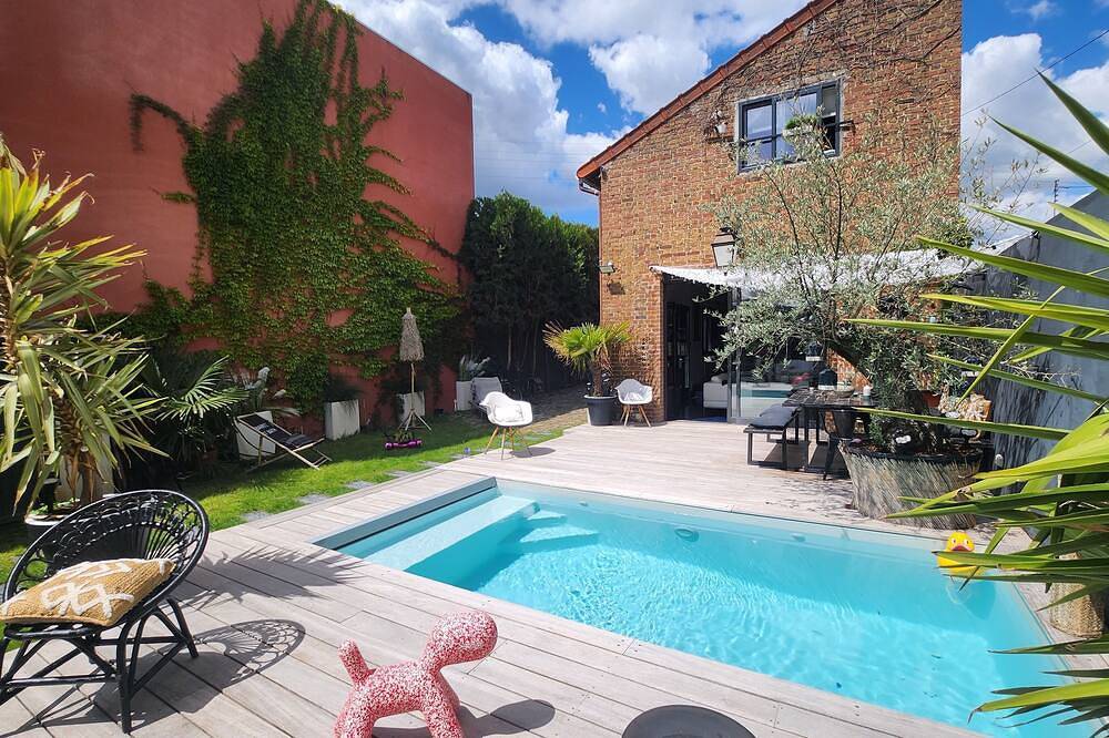 2 grandes maisons avec piscine 3km de Paris Champs Élysées proche Jo 2024 in Colombes, Hauts-de-Seine