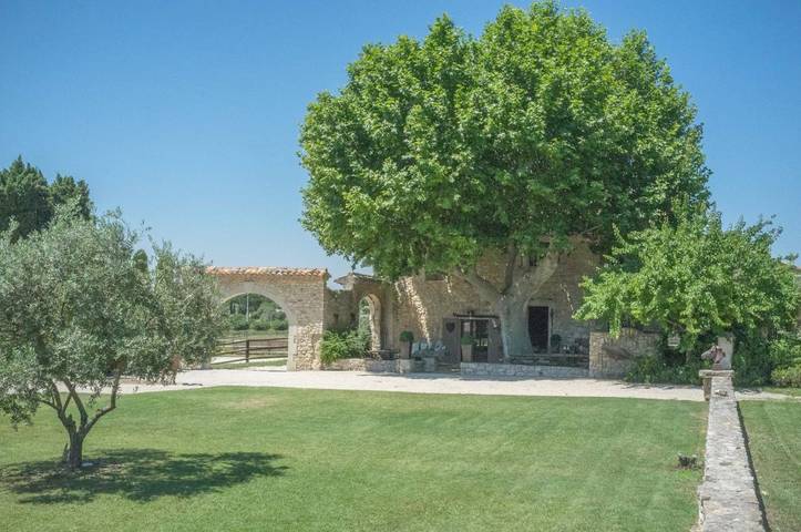 Chambre d’hôte pour 2 personnes, avec piscine ainsi que jardin et vue à Pernes-les-Fontaines