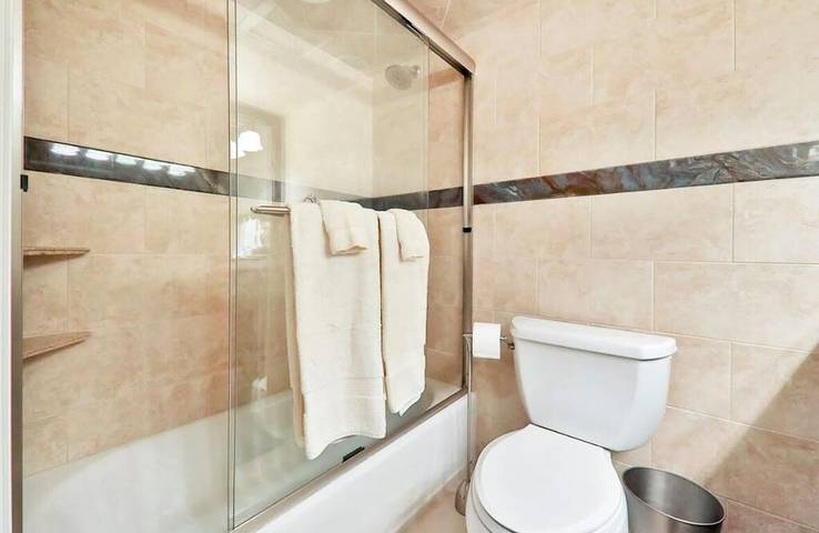 Vacation rental for 6 people, with balcony and pool in Crescent Beach