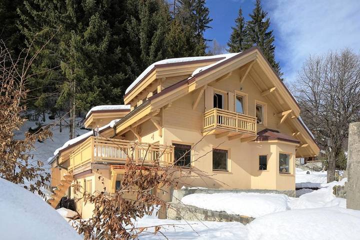 Chalet pour 12 personnes, avec jardin ainsi que vue et sauna, animaux acceptés