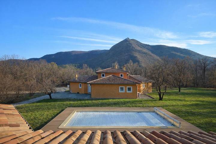 Location de vacances pour 8 personnes, avec jardin ainsi que jacuzzi et piscine à Veynes - 2