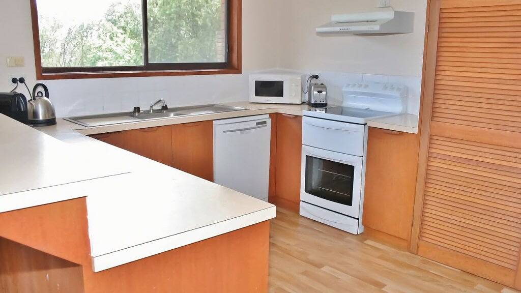 Laura ist am Pambula Beach in Pambula Beach, New South Wales