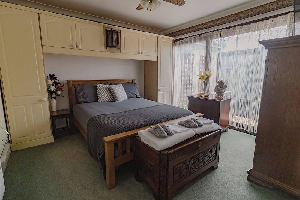 Palm Bay's Luxury Bungalow in Botany Bay, Kent