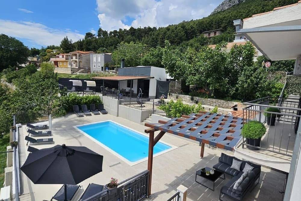 Feriehus Over med basseng in Klis, Split-Dalmatia