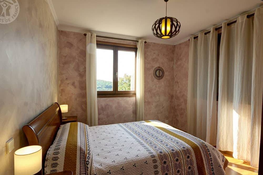 Spacious 4Br Villa with Game Room, Garage, and Scenic Terrace in Saint-Christo-en-Jarez in Saint-Christo-en-Jarez, Loire