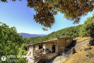 Gîte pour 2 personnes, avec terrasse en Corse