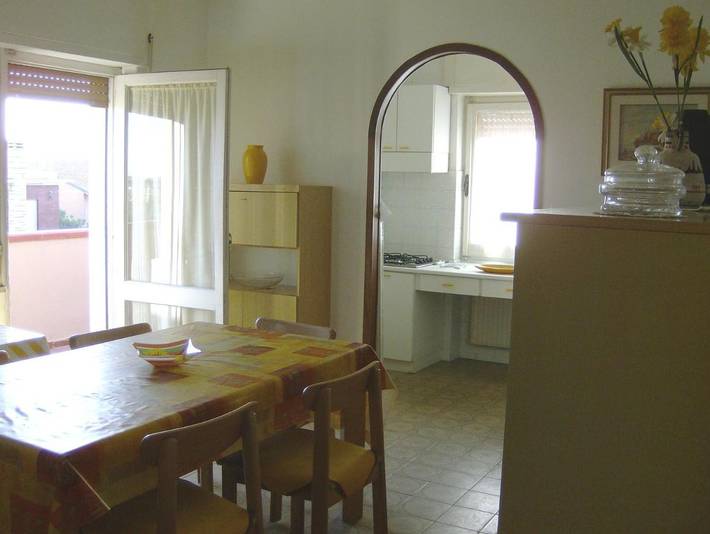 Appartamento per 7 persone, con balcone e panorama nonché giardino in Montalto di Castro