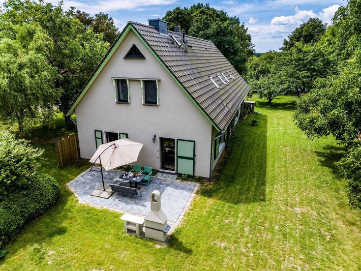 Ferienwohnung für 5 Personen, mit Terrasse und Garten in Ahrenshagen-Daskow