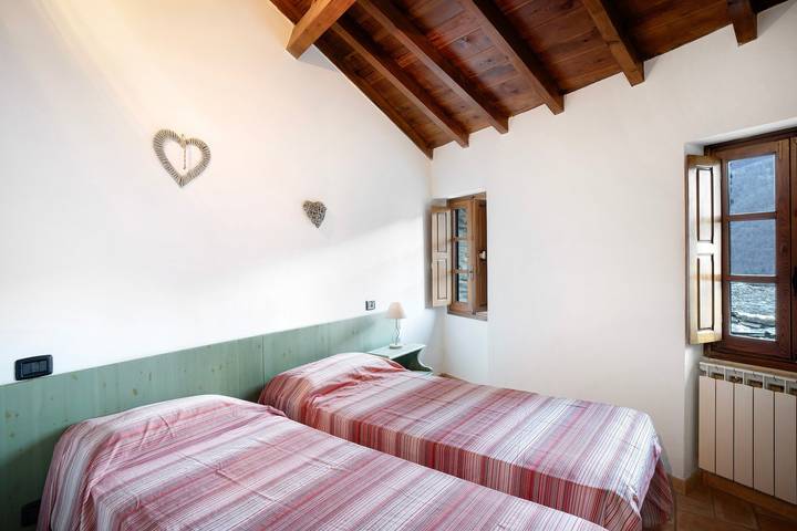 Appartamento intero, Appartamento 'Casa Verde - Sciu´ Pepin' con terrazza privata, giardino privato e Wi-Fi in Rezzo, Alpi Liguri