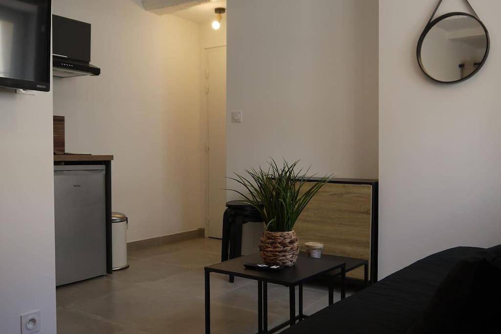 Appartement entier, Petit cocon douillet climatisé pour 2 pers in La Crau, Côte méditerranéenne (France)