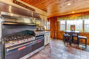 Vacation House for 15 Guests in Londonderry, Magic Mountain Ski Area, Picture 3