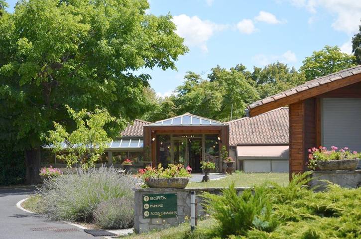Hôtel pour 4 personnes, avec jardin et jacuzzi ainsi que piscine et sauna à Brioude - 3