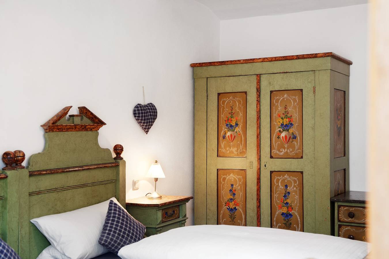 Entire apartment, Apartment 'Zum Schnitzer Franzl' with Mountain View and Wi-Fi in Garmisch-Partenkirchen, Bavarian Alps