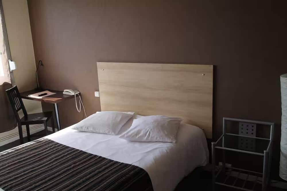 Comfortable Stay with Cozy Rooms and Proximity to Olympic Park, Free Parking in Saint-Priest, Lyon region
