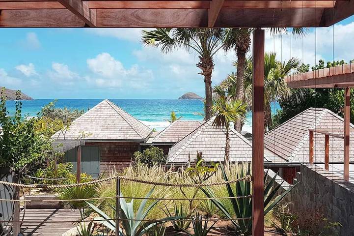 Beach rental for 6 people, with yard in the Caribbean