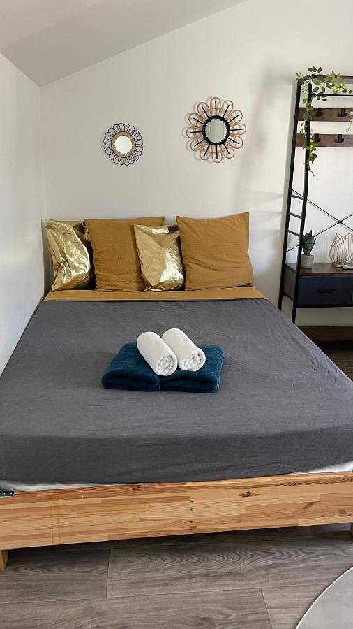 Appartement entier, One-Bedroom Apartment in Orvault, Région de Nantes