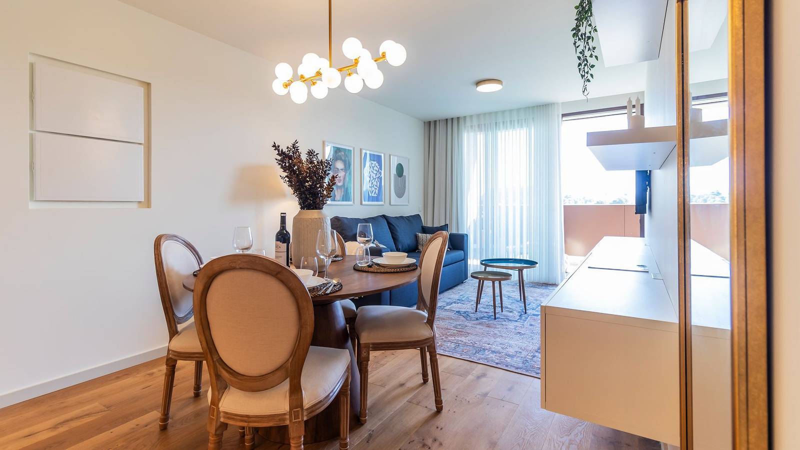 Apartamento inteiro, Contemporary Oasis w/ Balcony by Lovelystay in Oliveira do Douro, Distrito do Porto
