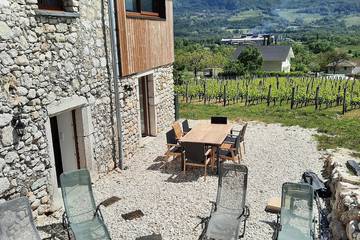 Gîte pour 8 personnes, avec jardin et jacuzzi dans Anglefort
