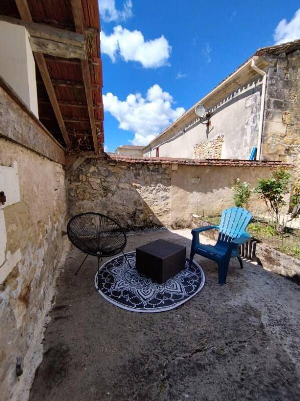 Location de vacances pour 4 personnes, avec terrasse dans La Tour-Blanche-Cercles