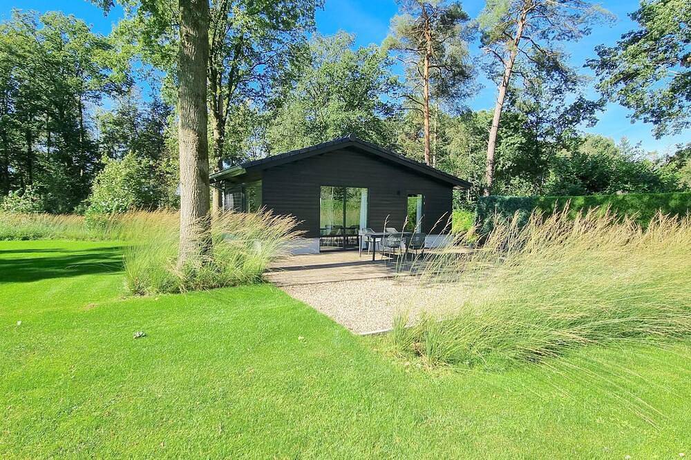 Prachtig ingericht boshuis met gigantische tuin in Valkenswaard, Noord-Brabant