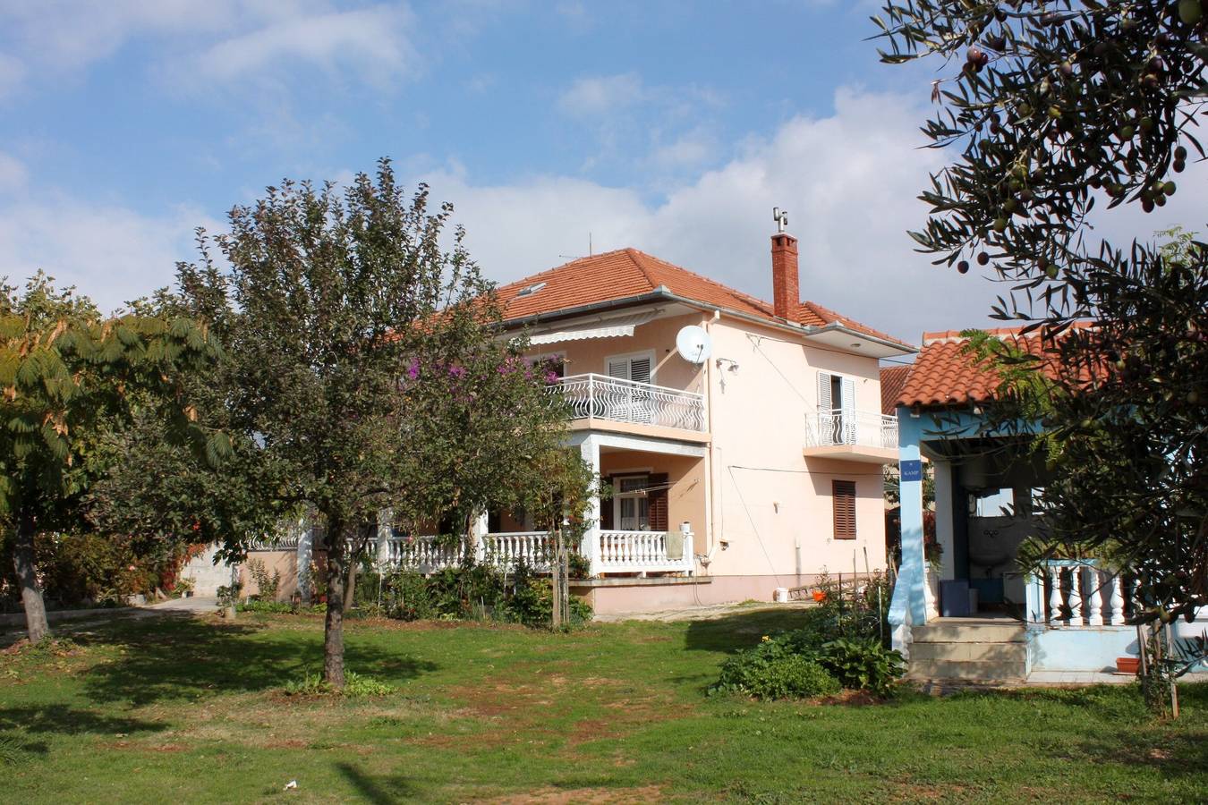 Ganze Wohnung, 2-Zimmer-Ferienwohnung am Strand Bibinje, Zadar A-5865-b in Bibinje, Zadar