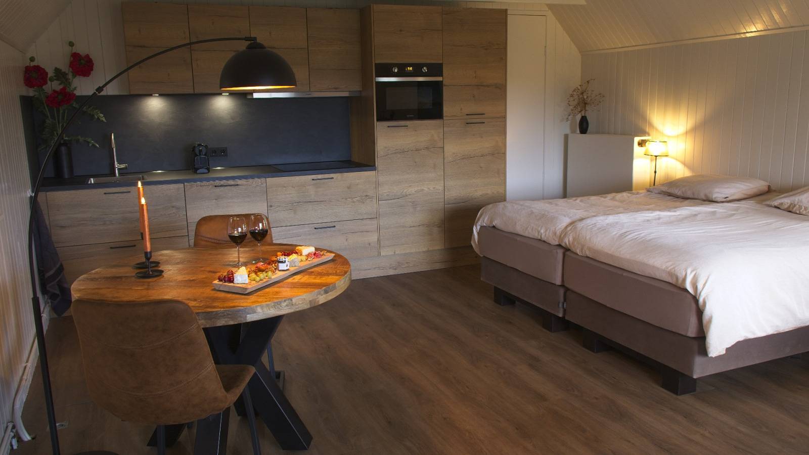 Gehele studio, Rustig gelegen studio voor 2 personen met volledig omheinde tuin, nabij Weerribben-Wieden in Nationaal Park Weerribben-Wieden