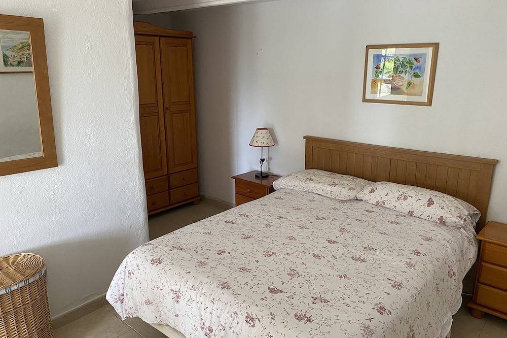 Spacious characterful villa with spectacular  views, large heated private pool in Las Ledas, Breña Alta