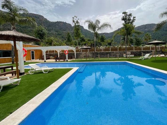 Tente pour 4 personnes, avec Piscine