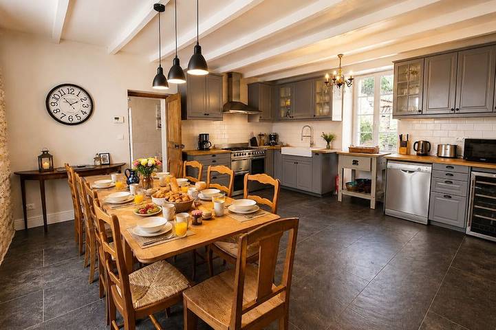 Location de vacances pour 13 personnes, avec Terrasse et Jardin à Saint-Simeux