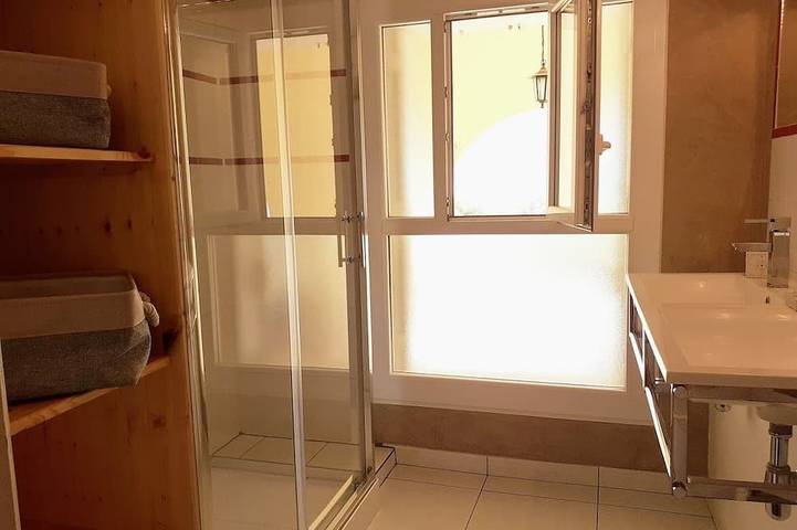 Gîte pour 4 personnes, avec jardin et terrasse dans Calanque De Port Pin Cassis - 4