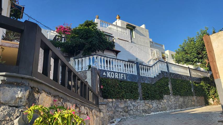 Vakantieappartement voor 5 personen, with terras and uitzicht as well as tuin and uitzicht op zee, met huisdier in Koutouloufari