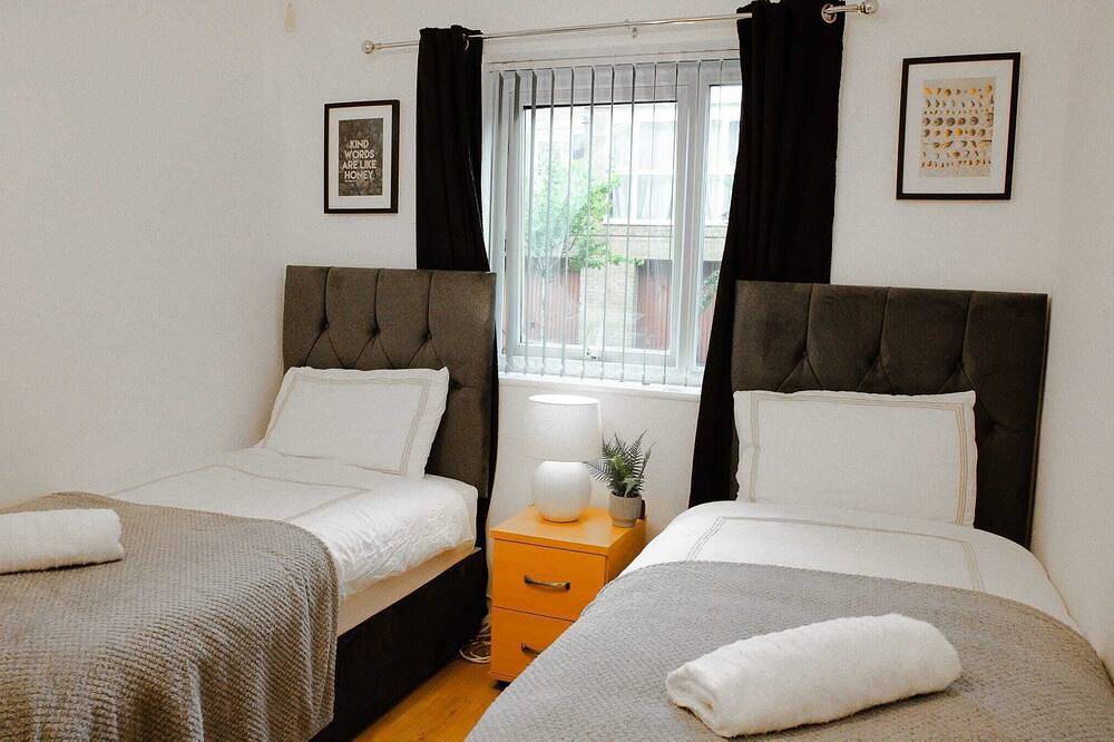  Modern 3-Bedroom House | 5 Mins to City Centre | Perfect for Families & Groups! in Wigan, Gran Mánchester