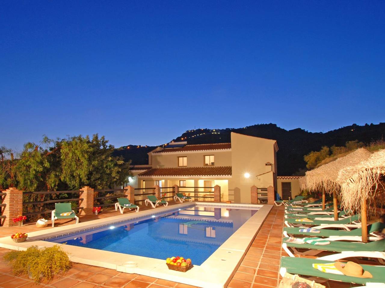 Villa Los Poyatos, beheizter Pool, Wifi, Ac,Bbq in Comares, Provincia de Málaga