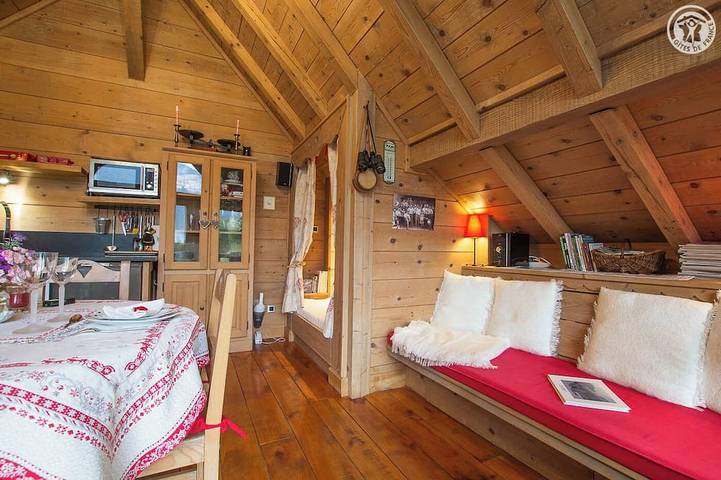 Location de vacances pour 4 personnes, avec jardin ainsi que balcon et sauna à Corbel - 2