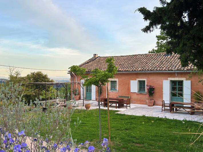 Gîte pour 8 personnes, avec jardin et piscine