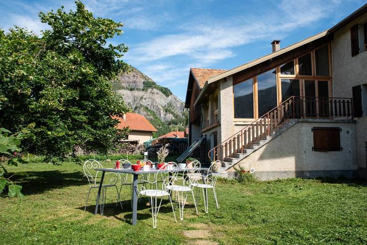 Gîte pour 8 personnes, avec jardin et terrasse, animaux acceptés dans Bréziers