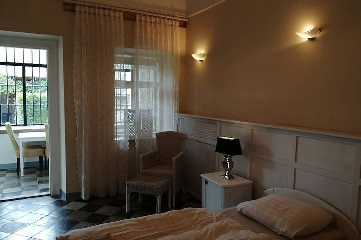 Green Valley Estate 10-Meter-Pool, 16 Personen, 6 Schlafzimmer in Porva, Zirci kistérség