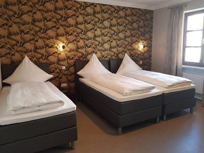 Ferienwohnung für 2 Personen, mit Balkon und Terrasse sowie Ausblick in Schwandorf