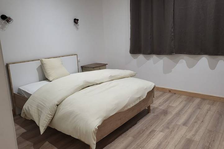 Ganze Wohnung, Gîte Le Creusot-Bourgogne with swimming pool - Ground floor with Pmr access in Le Breuil, Autun und Umgebung
