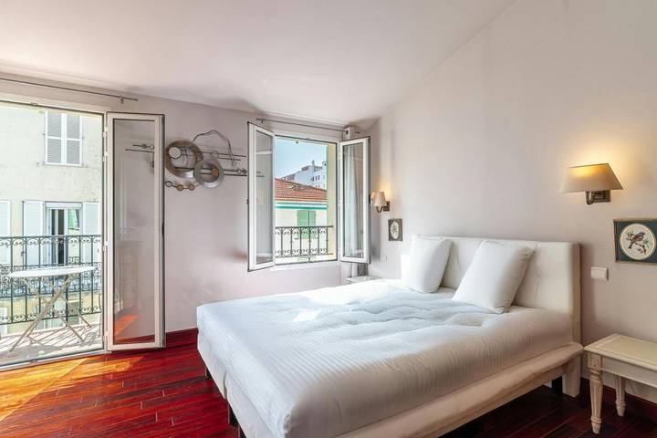 Gîte pour 4 personnes, avec terrasse dans Palais Des Festivals Et Des Congres - 3