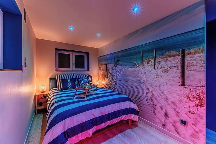 ⚜️ Jacuzzi Privatif, Sauna & Terrasse | Nuit Romantique en Alsace 🏝️ in Herrlisheim, Nord de l'Alsace