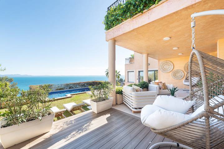 Villa für 8 Personen, mit Balkon und Whirlpool sowie Terrasse und Garten in Alcúdia