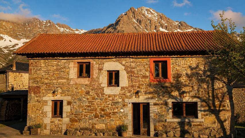 Casa rural para 8 personas, con Balcón y Terraza además de Jardín y Vistas en Babia (León) - 4