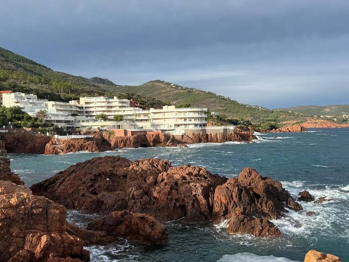 Appartement de vacances pour 4 personnes, avec jardin et vue ainsi que piscine et terrasse