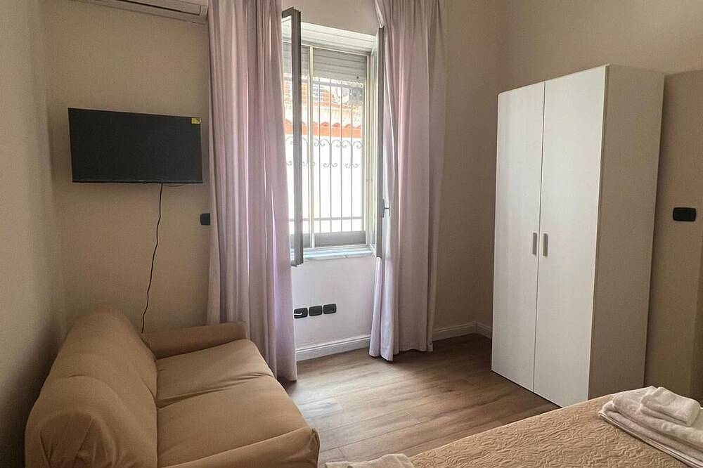 Entire apartment, Reggioduomo located in the historic center: 50 mt.  Cathedral 350 mt. waterfront in Reggio Calabria, Reggio Calabria Province